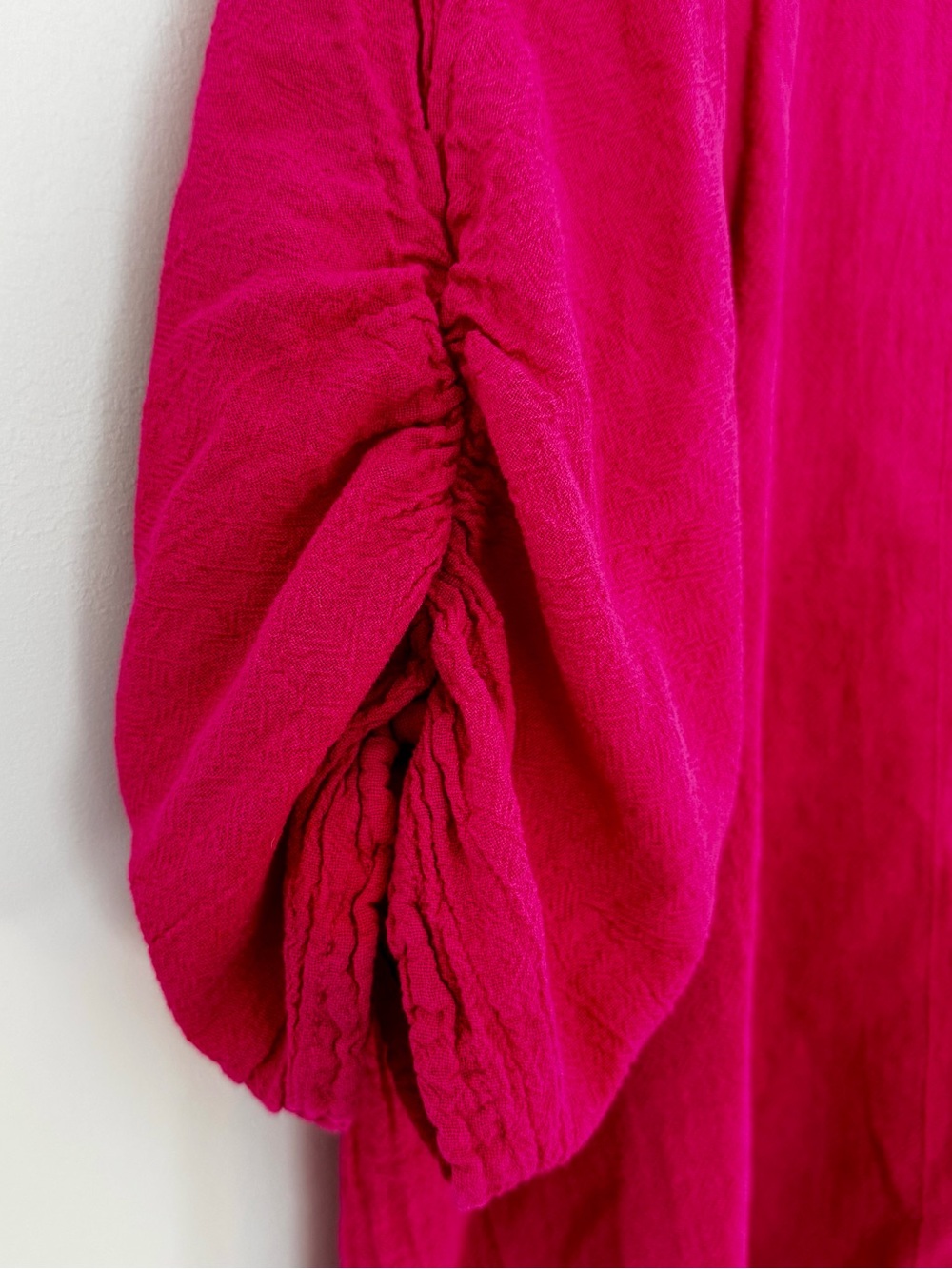 Oh My Gauze! Ruched 3/4 Sleeve Scoop Neck Tunic, Pink – Size 3 (XL / XXL) - Picture 4 of 7
